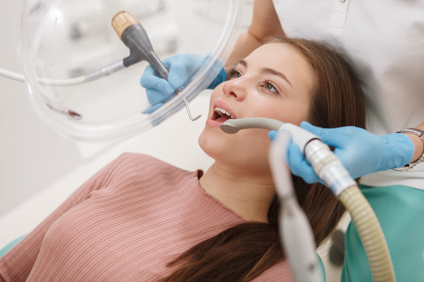 4 Είδη Οδοντιατρικών Καθαρισμών